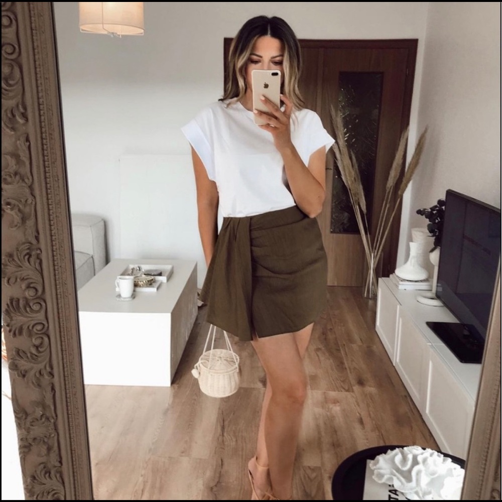 Zara Ruched Mini Skirt - Picture 2 of 9